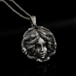 Mitolojik Medusa Başlı Oksitli Gümüş Kolye - Güç ve Koruma Sembolü